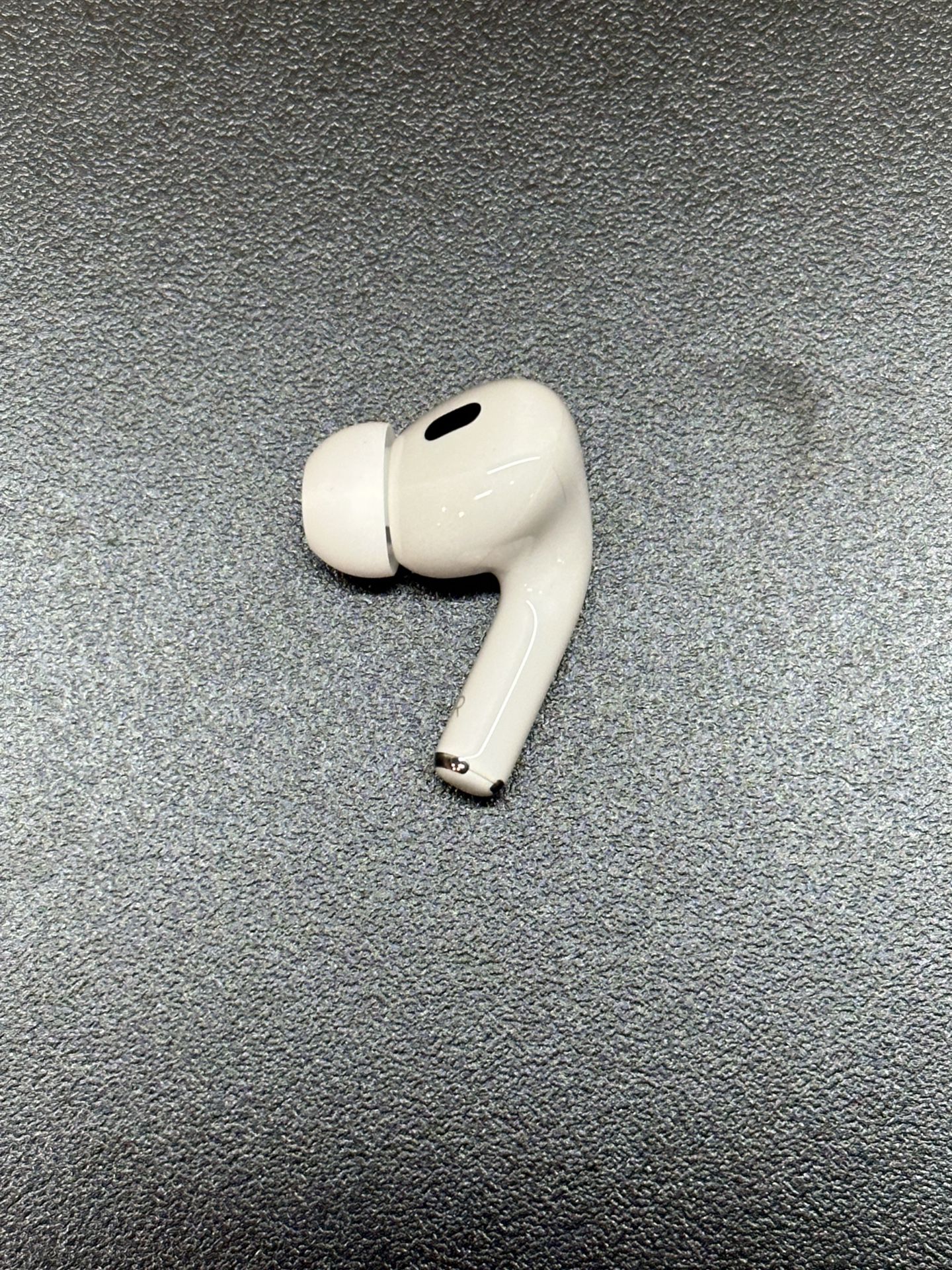 AirPods Pro 2nd Generation USB-C Right Ear Replacement 