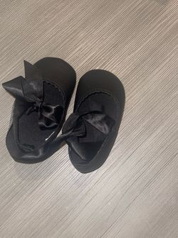 2 Cute little Girls Shoes one black one tan new size 6/12 months