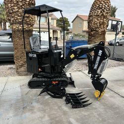 2023 BRAND NEW MINI EXCAVATOR 