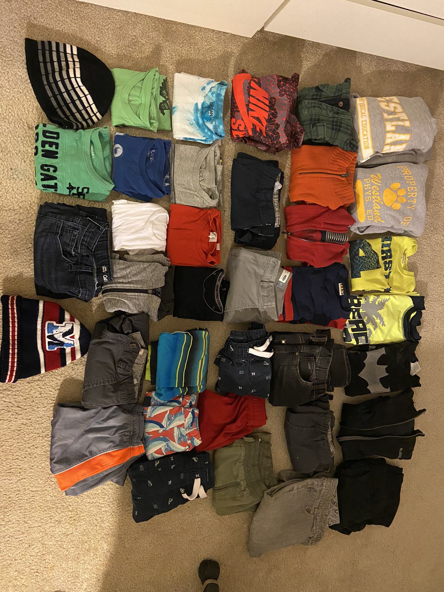 Boys clothes youth size M and L, 45 pieces