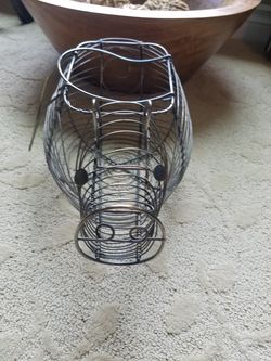 Wire pig basket