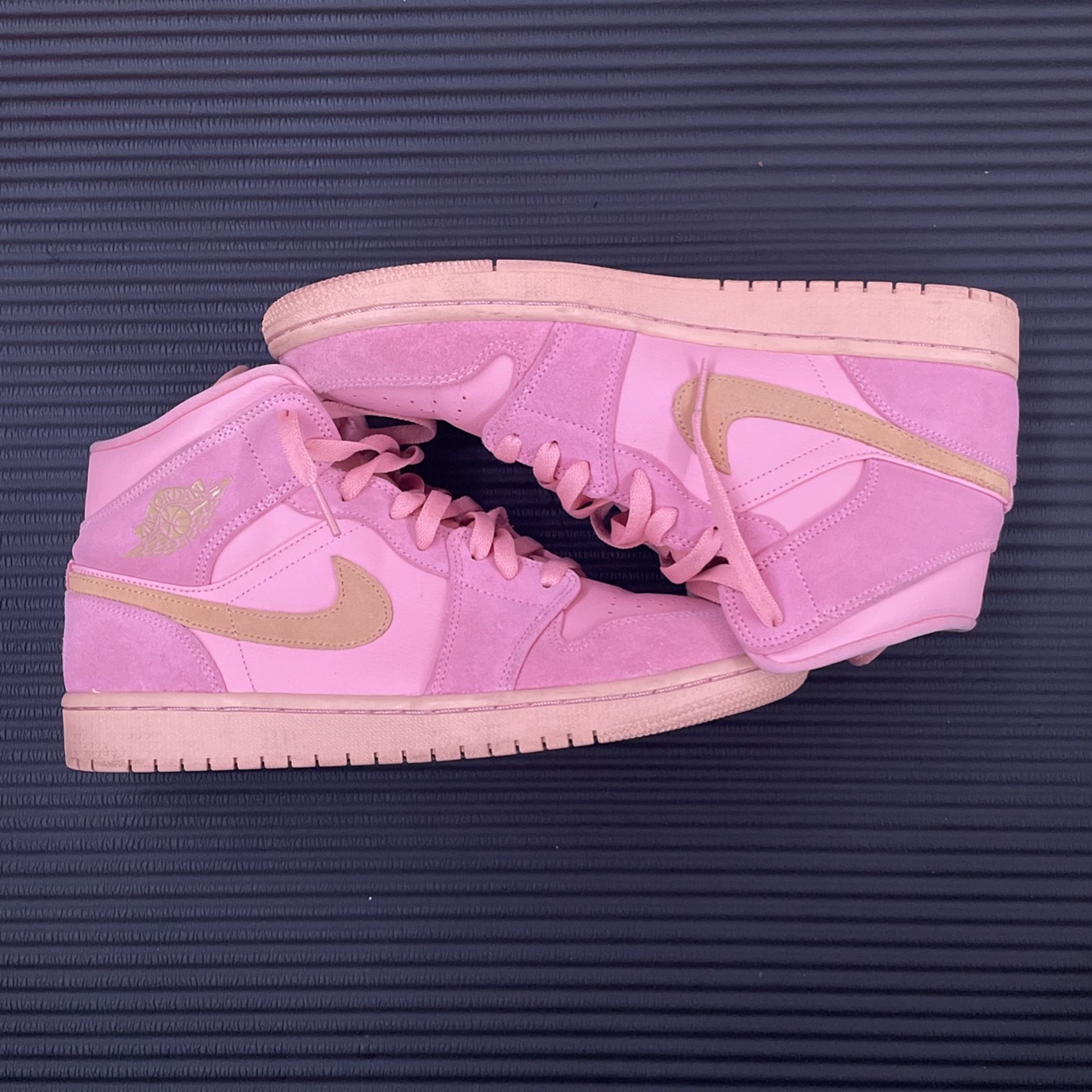 Jordan 1 Mid Coral Gold