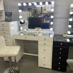 White 7- Drawer Vanity Desk With XL Mirror 