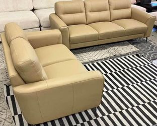 New Genuine Top Grain Leather Couch and Loveseat - Free Delivery 🚚!