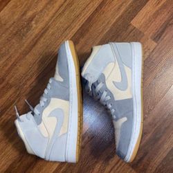 Jordan 1 Mid Coconut Milk Particle 