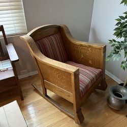 Antique rocking Chair 