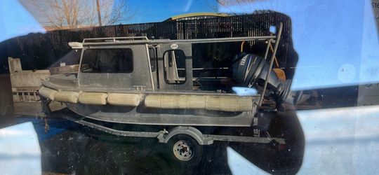 2000 Magnum boats 16ft closed cabin