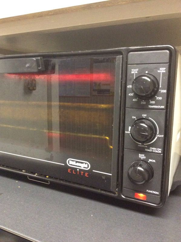 Vintage Delonghi Alfredo Classic Toaster Oven, White Cabinet, with pan and  rack - Appliances - Boardman, Ohio, Facebook Marketplace