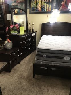🍂 4pc Queen Bedroom Set 🍂(Mattresses sold separately)