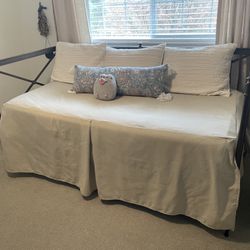 Day Bed - Trundle