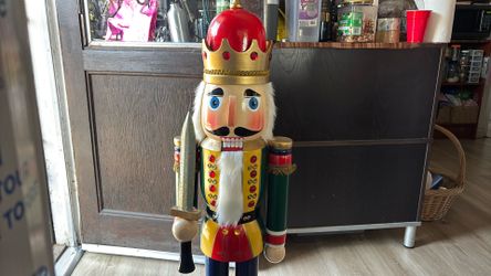 Grandeur Noel Wooden Nutcracker
