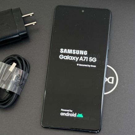 Samsung Galaxy A71  , Unlocked   for all Company Carrier ,  Excellent Condition  Like New 