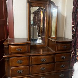 Vintage Stanley 11 Drawer With 2 LG Nightstands 