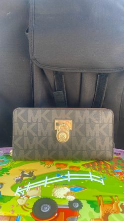 Michael Kors Hamilton Zip-Around Wallet