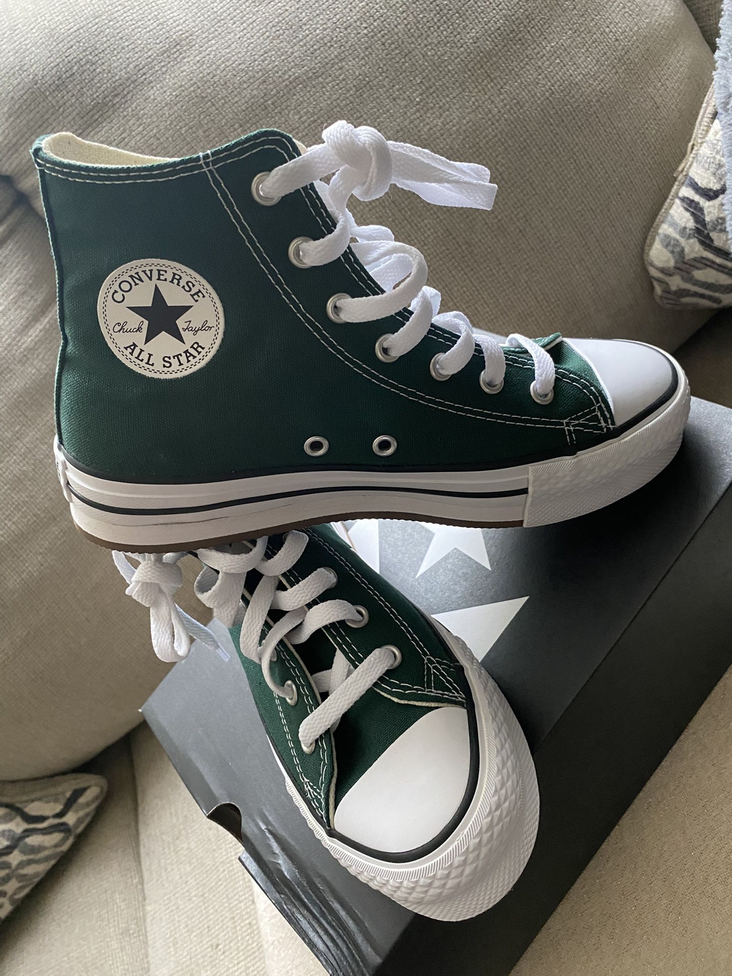 New Converse Shoes 👟 Size 4.0 Y
