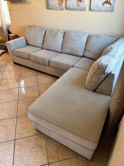 DELIVERY AVAILABLE 🚛! Beautiful Beige sectional couch from Ashley Furniture