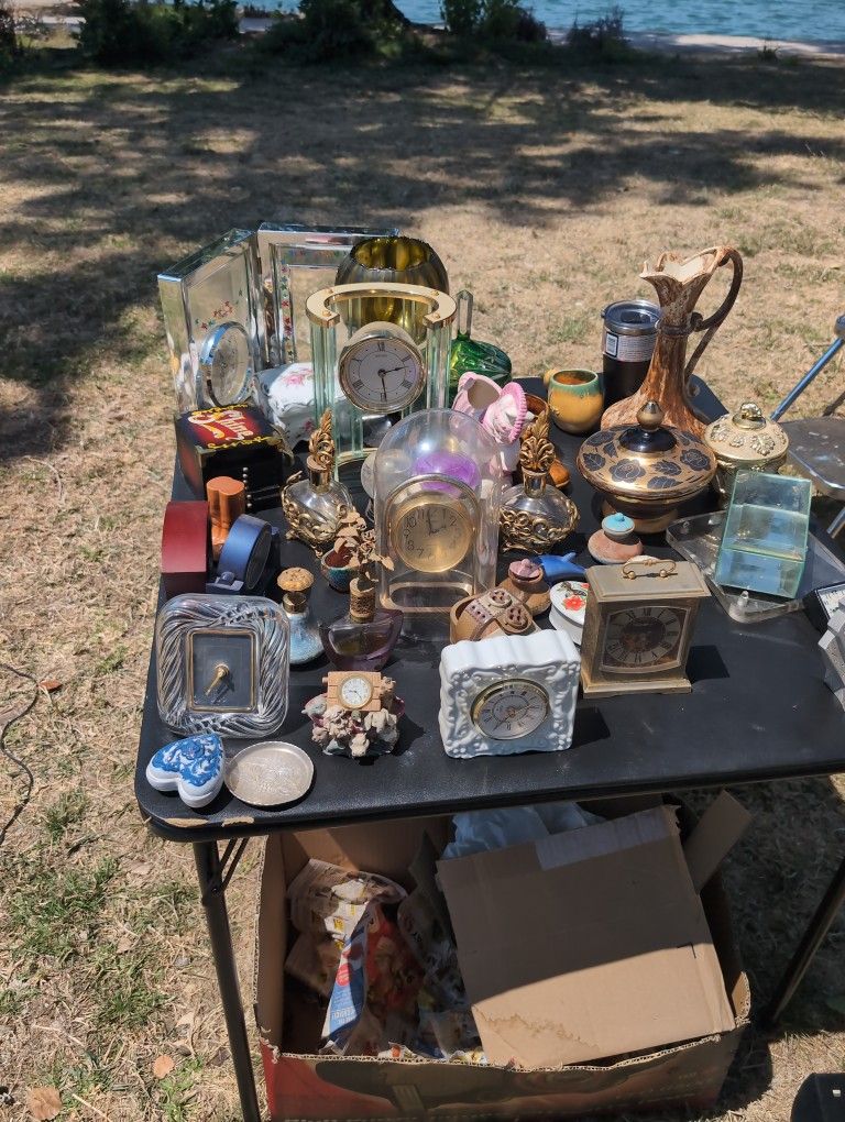 Vintage Items Jewelry Boxes Candy Dishes Vases Antique Perfume Bottles Antique Radios Look Like Jukeboxes They Do Work