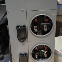 Siemens: Outdoor 125 Amp, 4 Jaw, 2 Position, Ring Type Residential Meter Stack