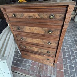 Dresser  