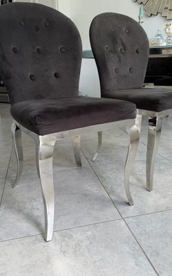 Dinning chairs (set of 2)