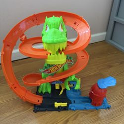 Hot Wheels t-Rex Track