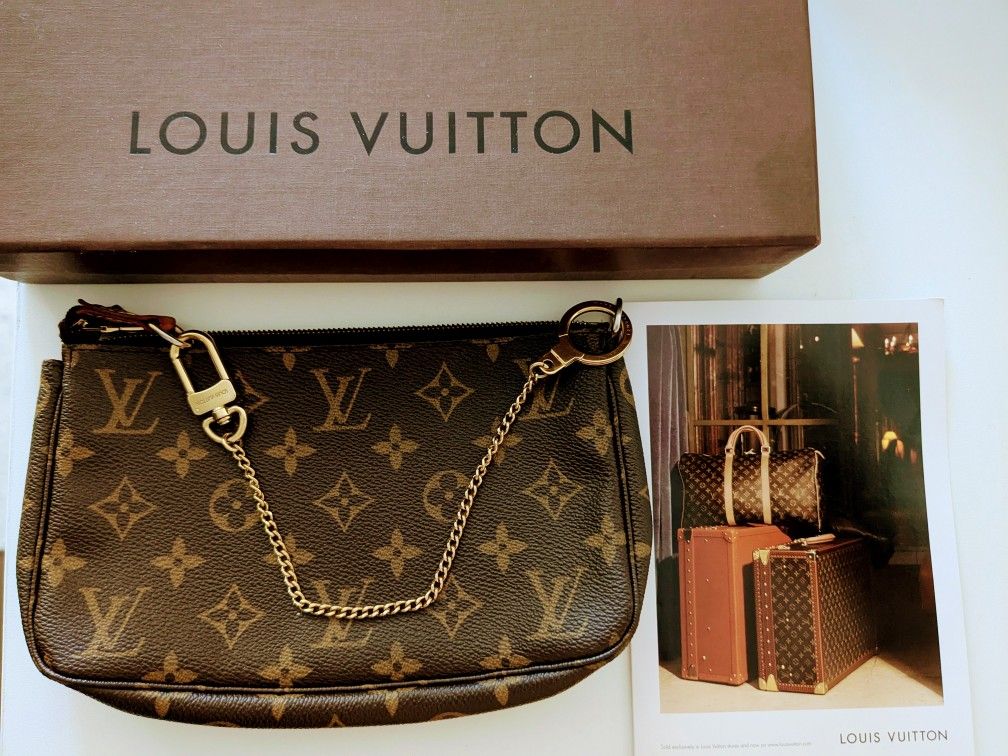 Authentic Louis Vuitton Pochette Accessoires and Gold Chain Strap