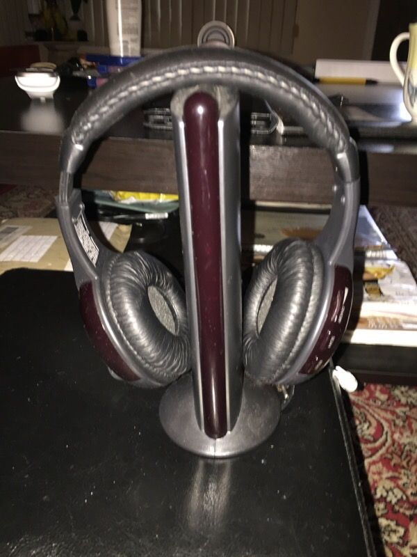 Wireless lead phones