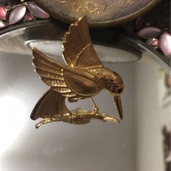 Gorgeous!!!! Vintage Gold Humming Bird Pin/Brooch With Red Ruby Stone Eye 