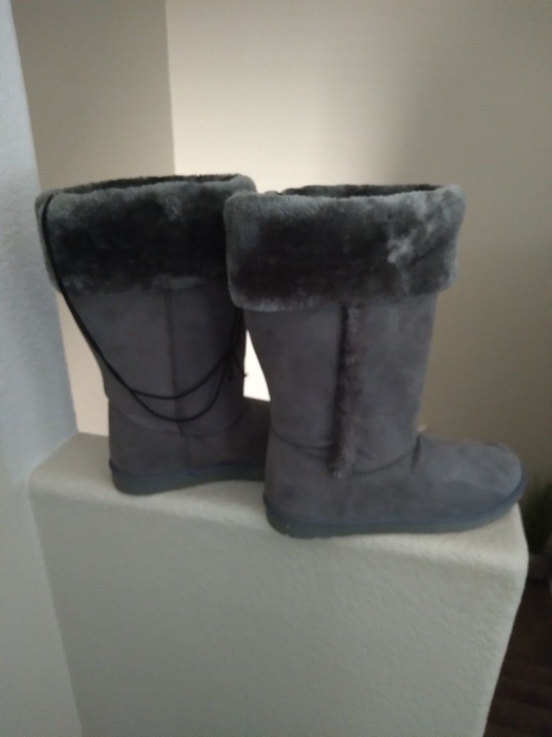 11 Grey Arizona Jean Co. Boots  Memory Foam / Faux Fur Lining 