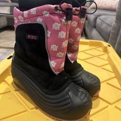 Girls Snow Boots Size 4!