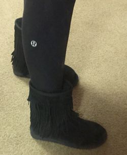 Kookaburra by ugg fringe boots. 7&8
