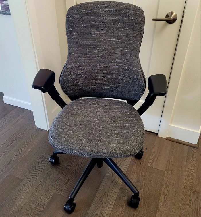 Knoll Office / Task Chair Gray / Black