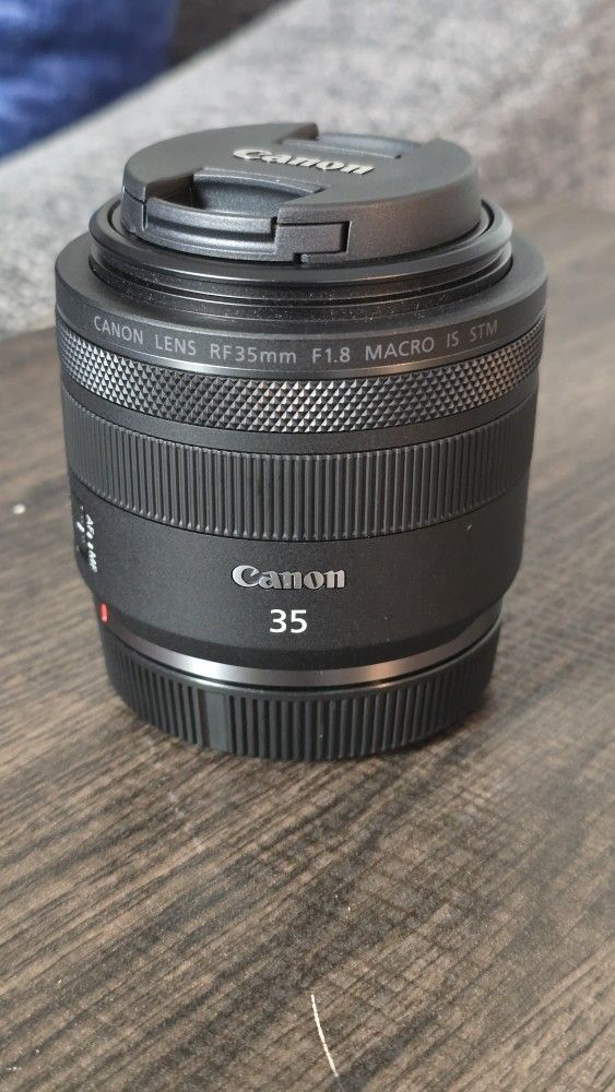 Canon RF 35mm f/1.8 Macro IS STM Lens