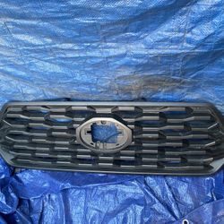 Toyota Tacoma Center Grille 16/22 Factory Oem