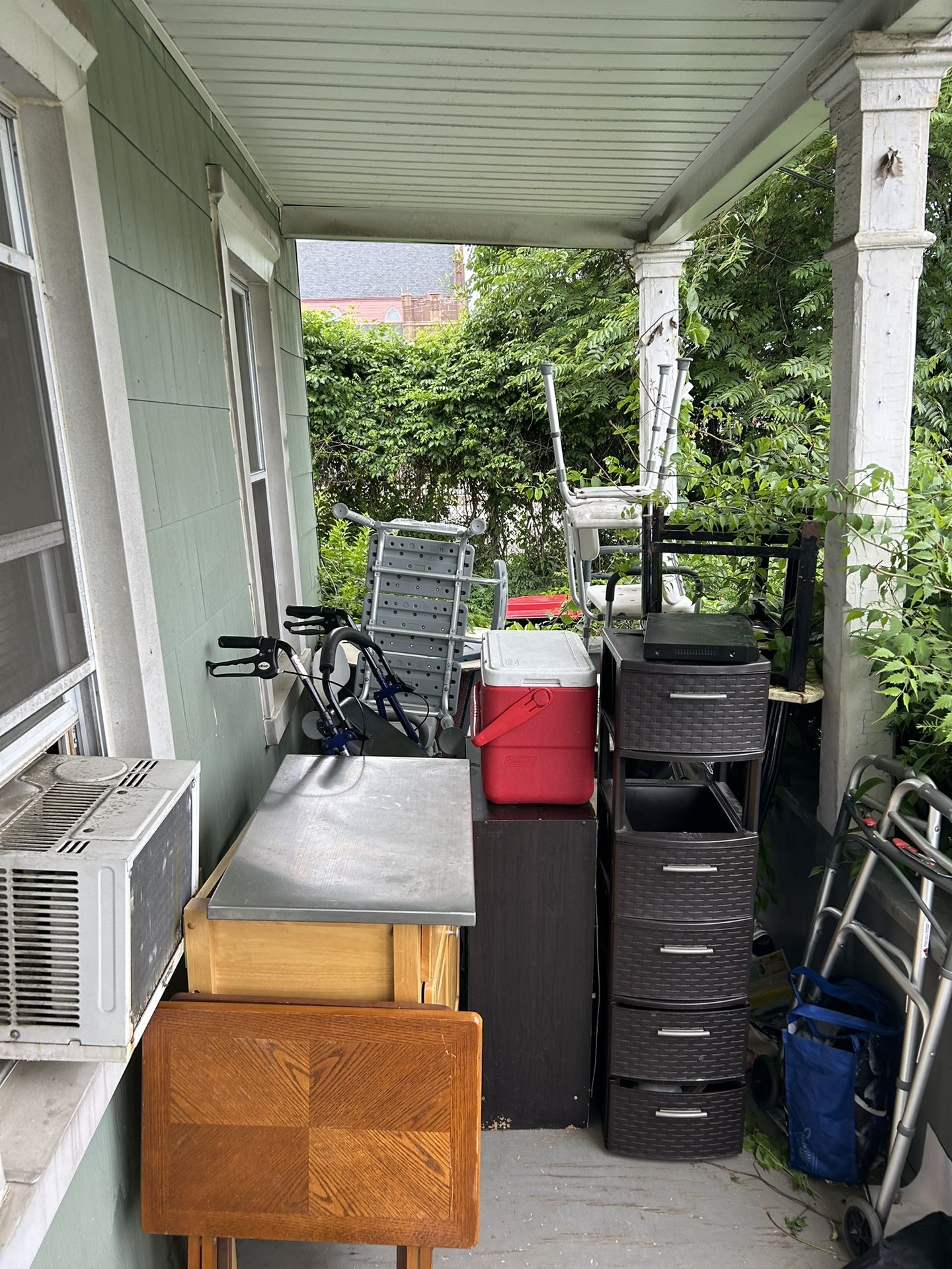 Free items emptying a house 