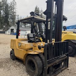Caterpillar DP40K ForkLift Diesel 9k Lift Capacity Machinic Special 