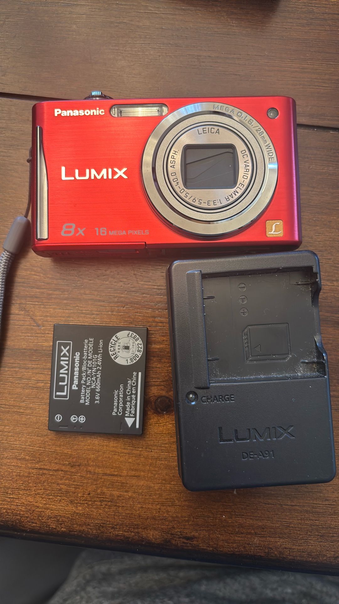 LUMIX DMC-FH25 Digital camera