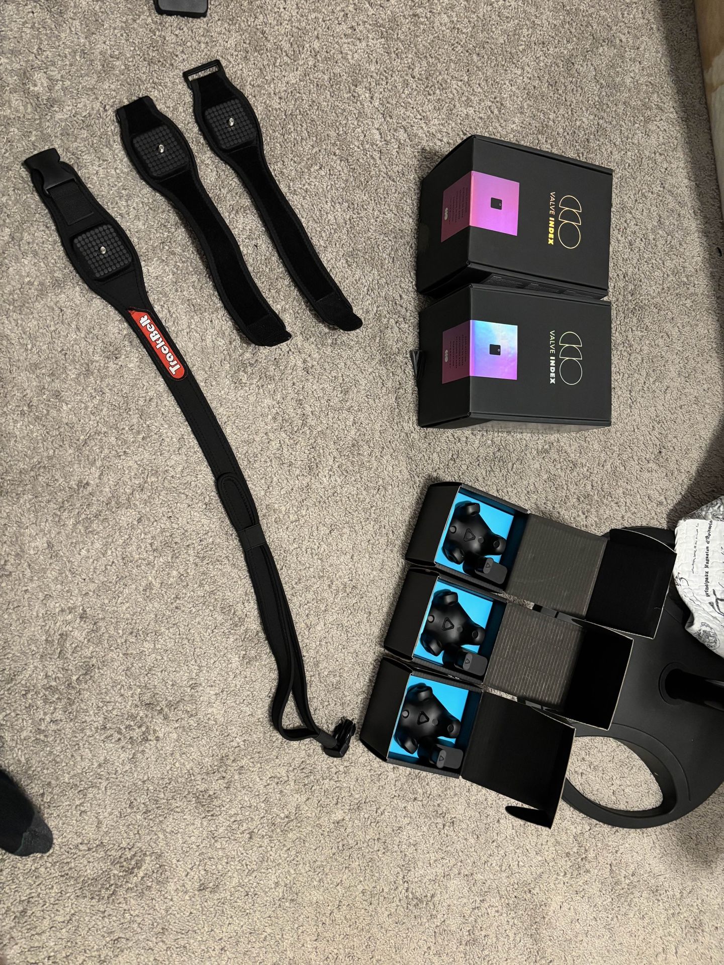 3 Vive Trackers & 2 2.0 Base Stations w/ Vr Straps