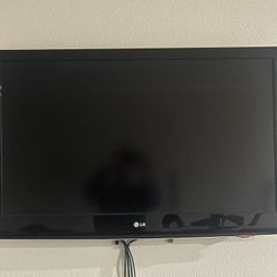 Great LG TV - 42”
