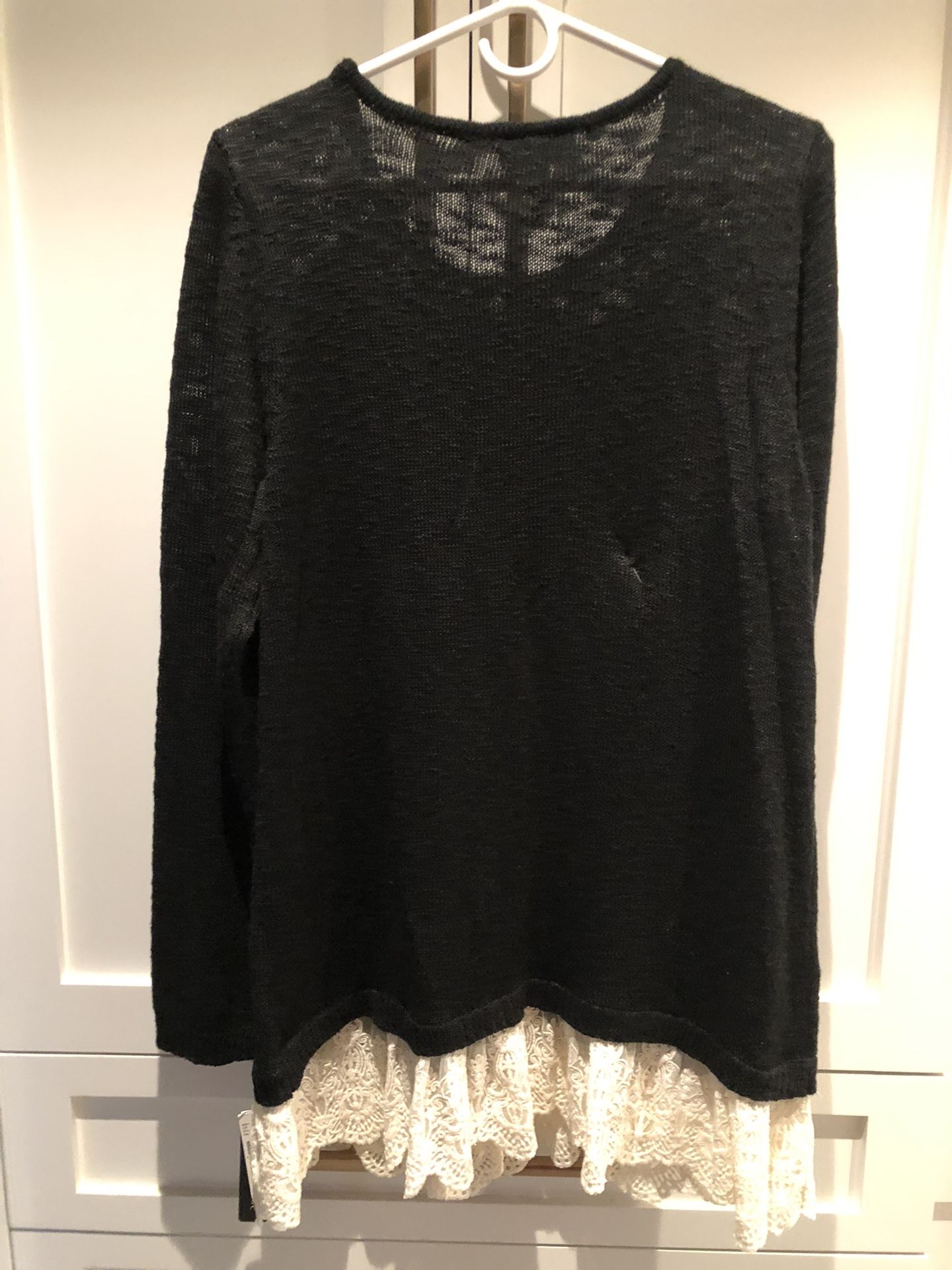 New AB Studio Woman’s Black Knit Top With Bottom Ruffing