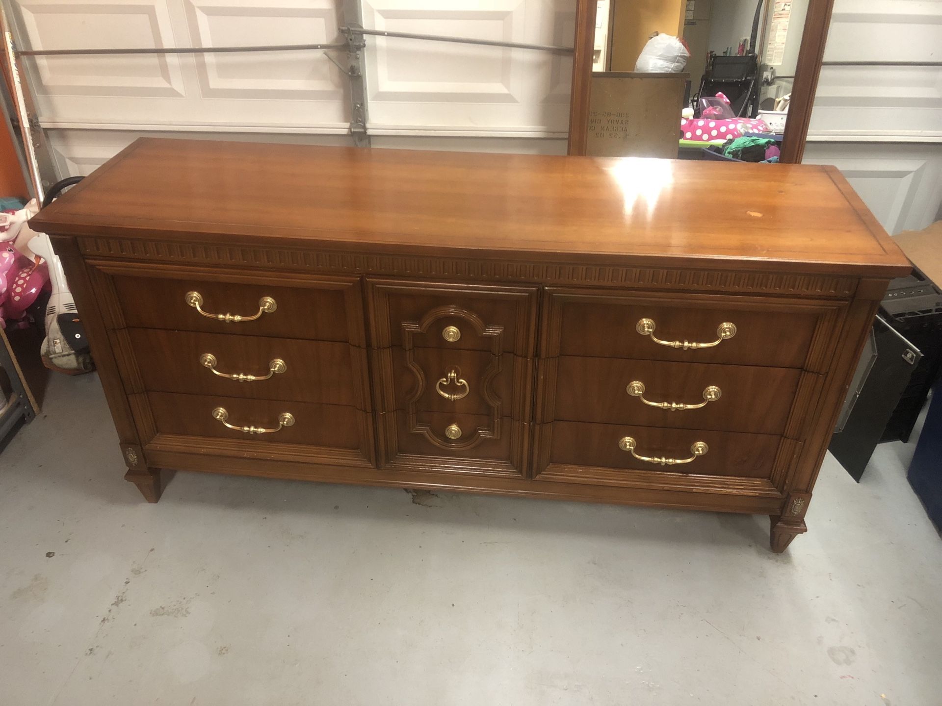 1966 Bassett Furniture 9 Drawer Wooden Chest of Drawers Dresser with mirror