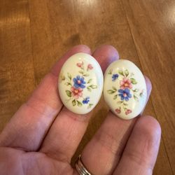 Vintage Monet Floral Earrings Shipping Avaialbe 