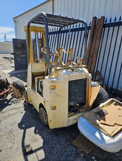 Catapillar fork lift