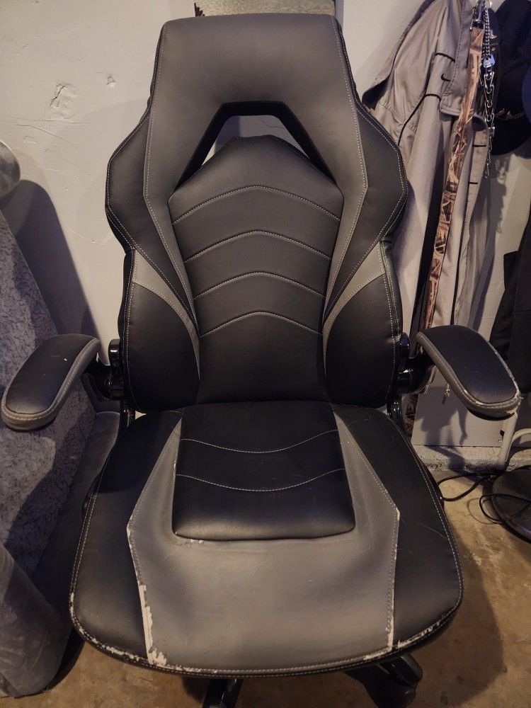 Staples Emerge Vortex Bonded Leather Gaming Chair