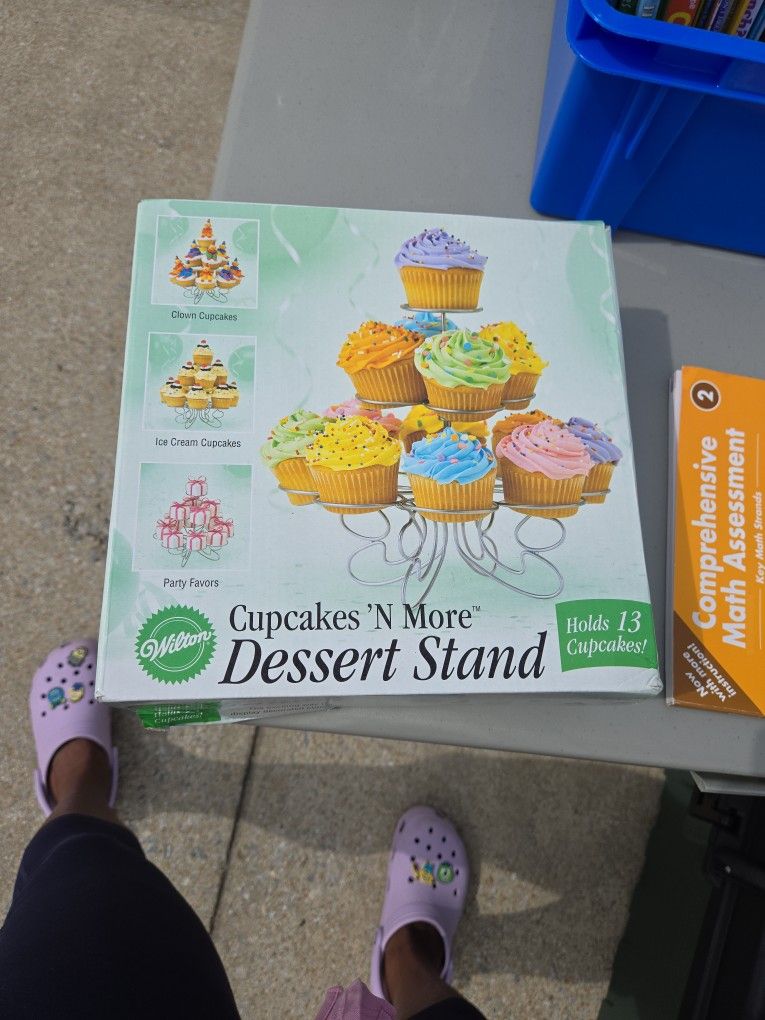 Wilton Cupcakes & More Dessert Stand