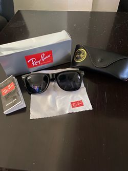Ray-Ban Wayfarer Sunglasses Black
