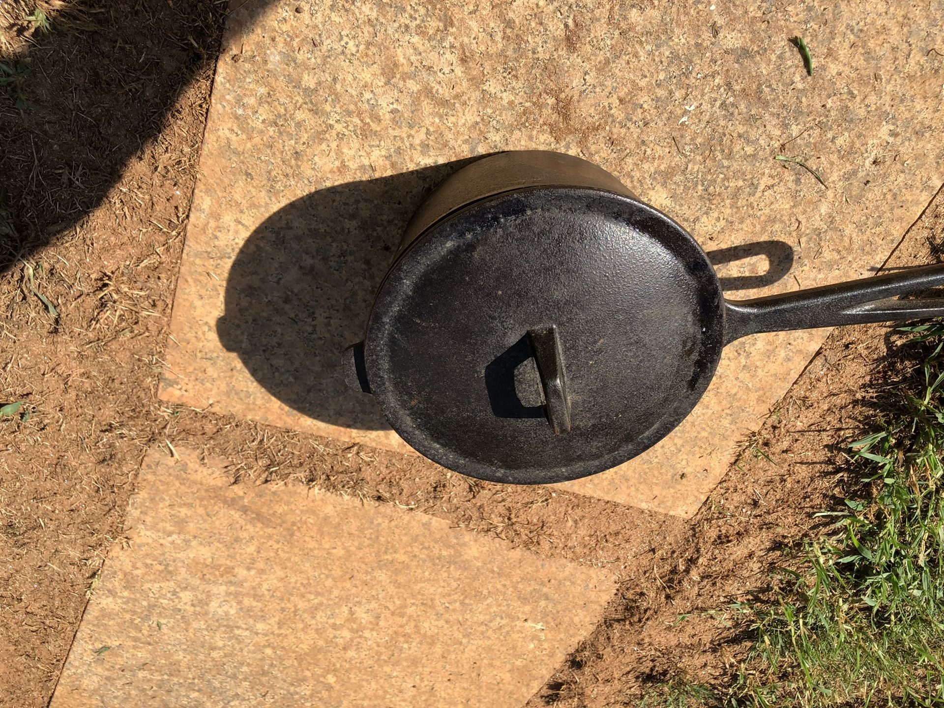 NICE IRON POT