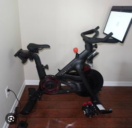 Barely used Peloton, size 8 female shoe