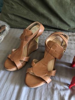 Guess wedges size 6.5