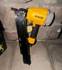 DEWALT DWF83PL Pneumatic 21-Degree 3-1/4 in. Collated Framing Nailer New